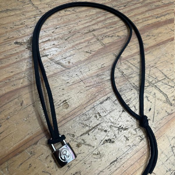 画像2: MINI PADLOCK NECKLACE